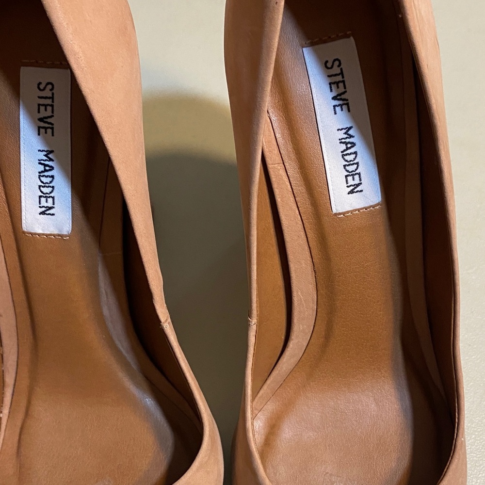 Steve Madden Nude/Tan Pointed Toe Pumps - Picture 6 of 6